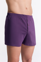 Men's organic cotton boxer shorts in Weinbeere, side view on model